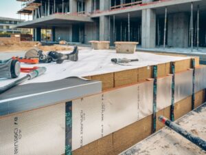 Folia budowlana zabezpieczająca fundament